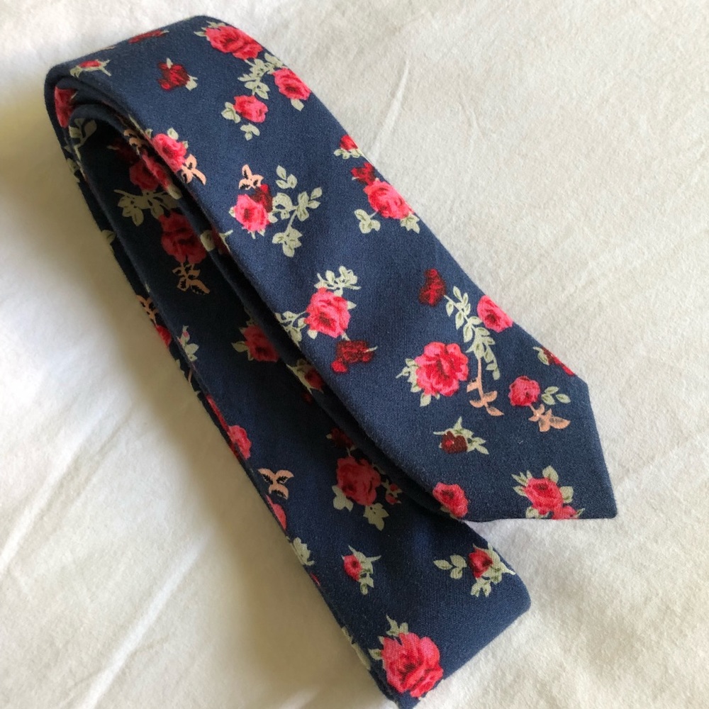 Floral skinny tie
